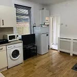 1 Bedroom Ground Floor Flat With Garden