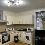 1 Bedroom Ground Floor Flat With Garden