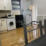1 Bedroom Ground Floor Flat With Garden
