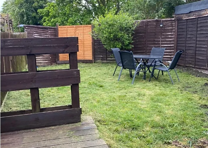 1 Bedroom Ground Floor Flat With Garden