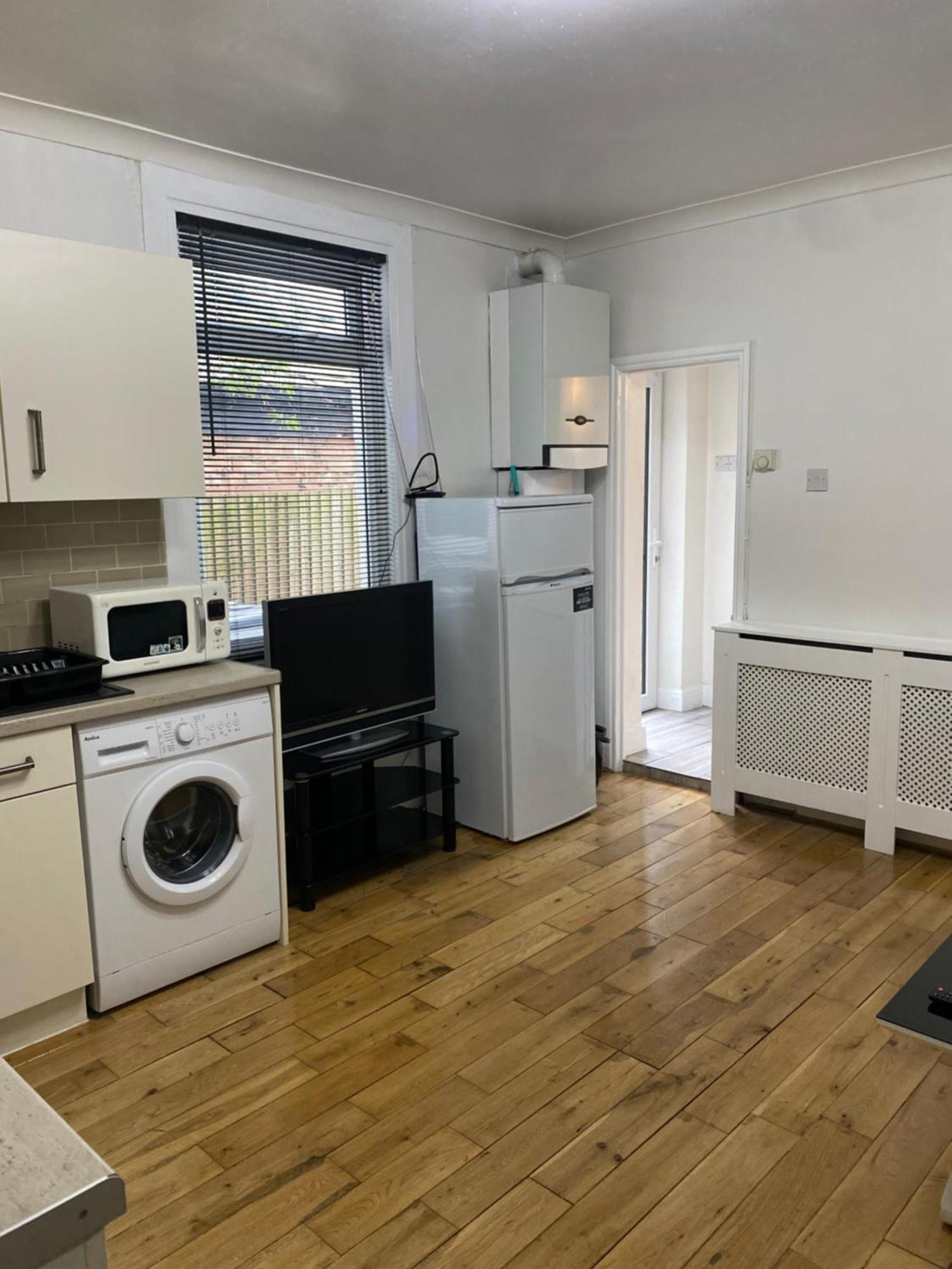 1 Bedroom Ground Floor Flat With Garden Apartment Greenford (Greater London)
