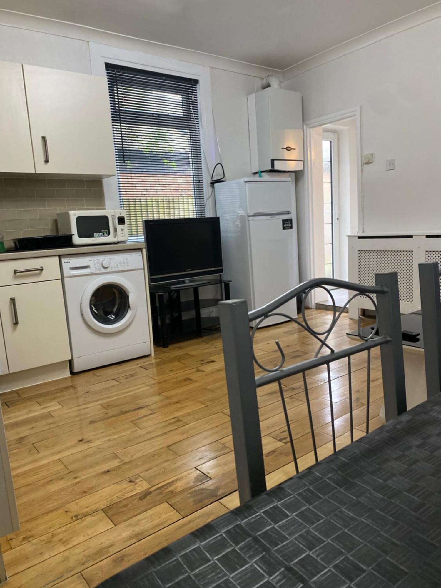 1 Bedroom Ground Floor Flat With Garden Greenford (Greater London)
