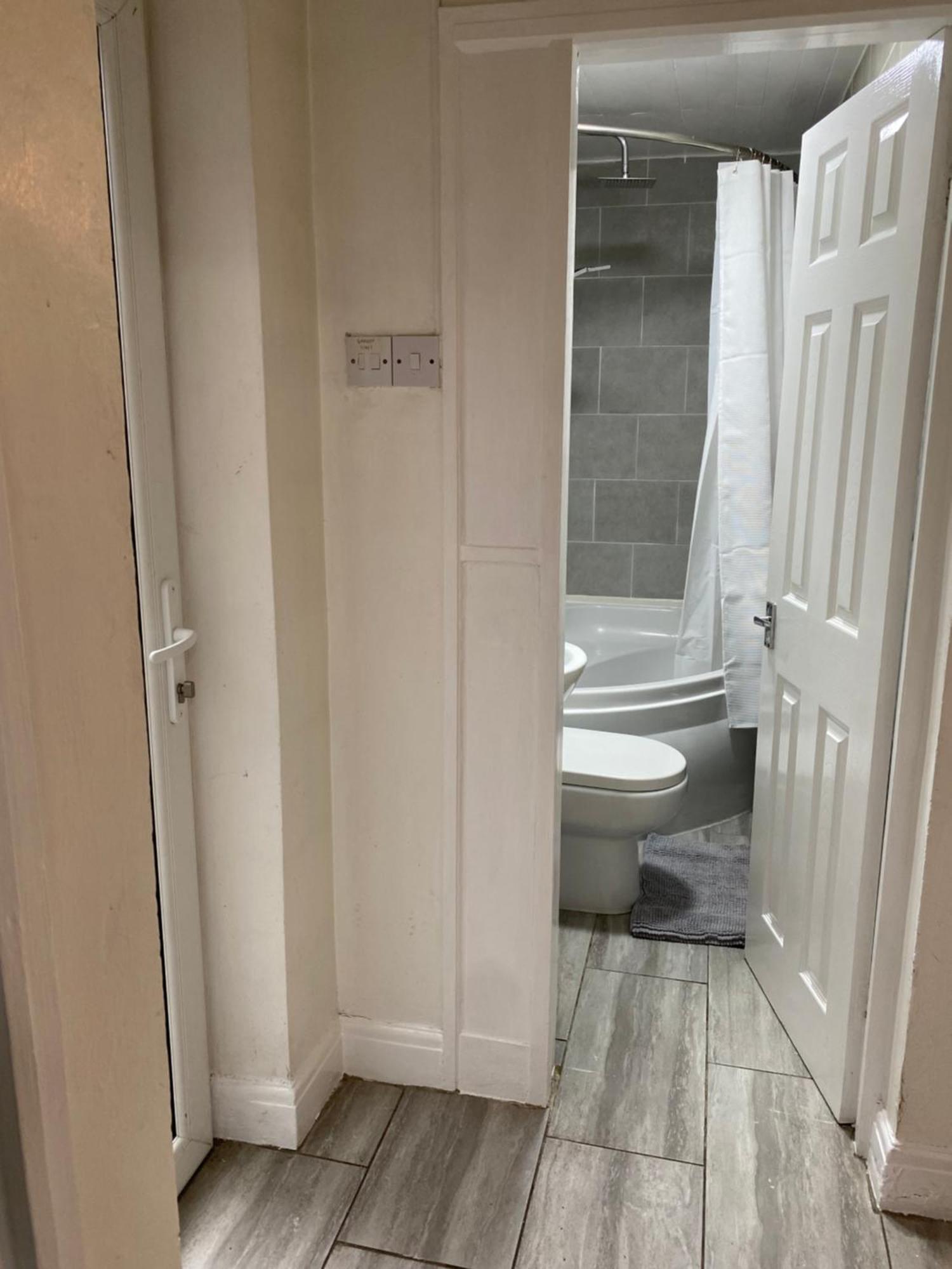 1 Bedroom Ground Floor Flat With Garden *