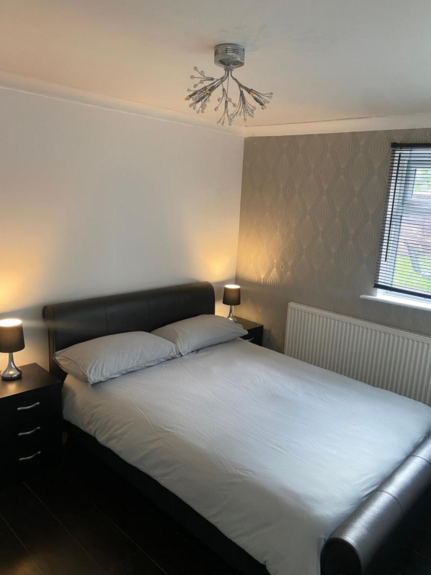 1 Bedroom Ground Floor Flat With Garden Apartment *