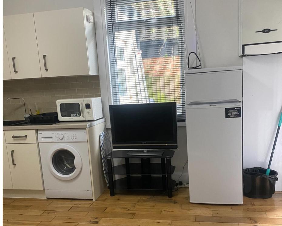 Apartment 1 Bedroom Ground Floor Flat With Garden *