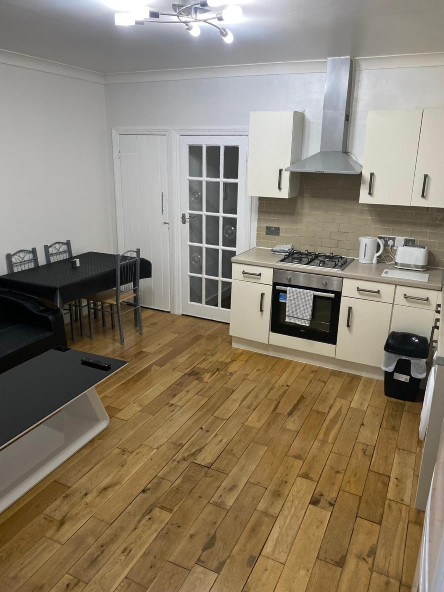 Apartment 1 Bedroom Ground Floor Flat With Garden