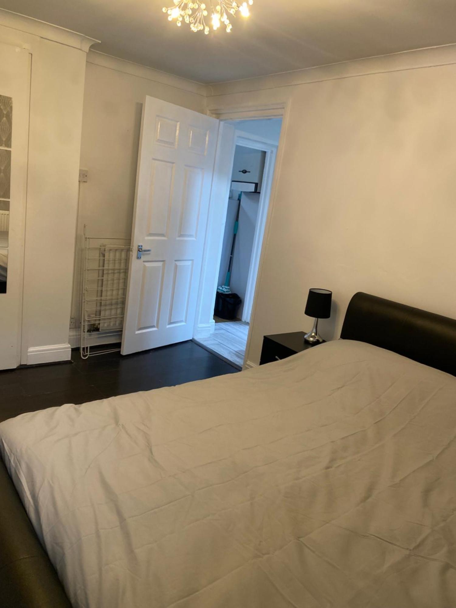 1 Bedroom Ground Floor Flat With Garden *
